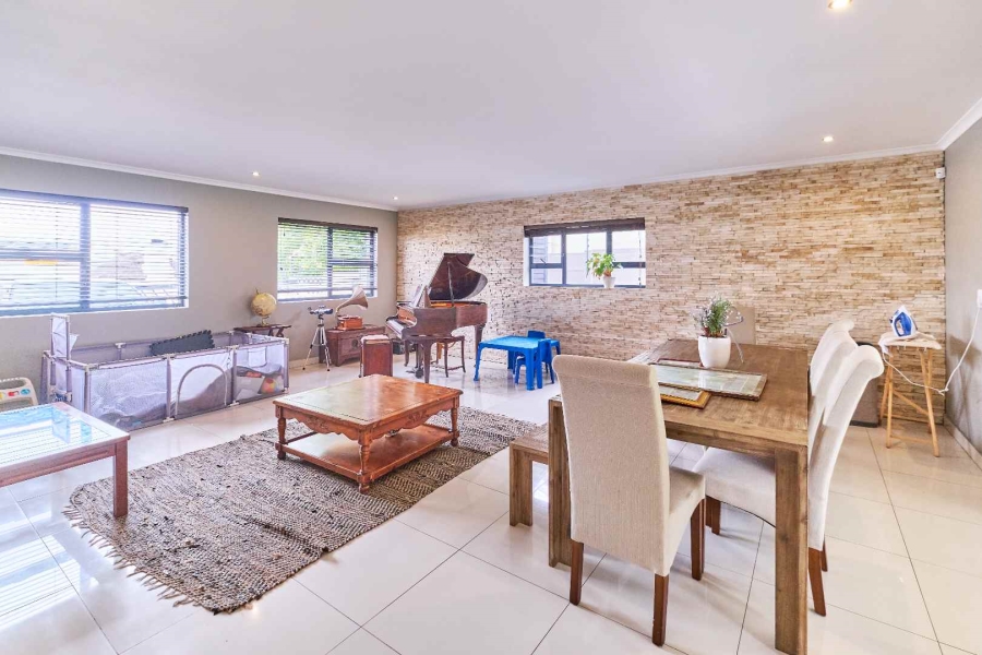 4 Bedroom Property for Sale in Flamingo Vlei Western Cape
